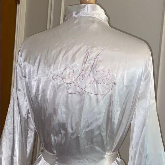 Linea Donatella Ivory “Mrs” robe NWT! - Picture 5 of 12